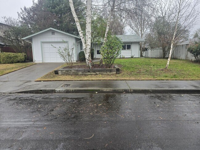 Photo - 3 bed 1 bath  Home for Rent in Grants Pass