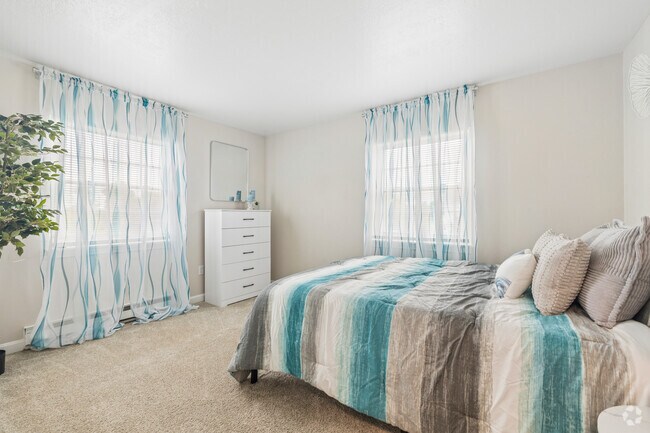 2BR, 1BA - 770SF - Bedroom