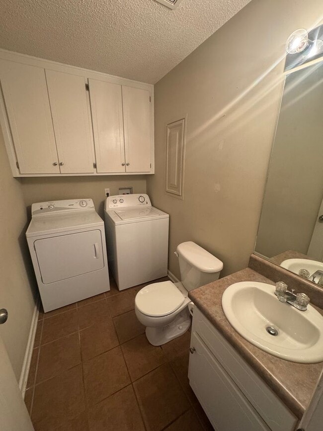 Photo - 119 Winthrope Ln Unit 1