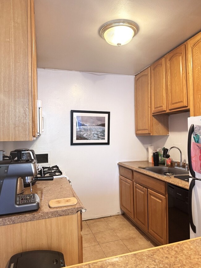 Photo - 280 Marin Blvd