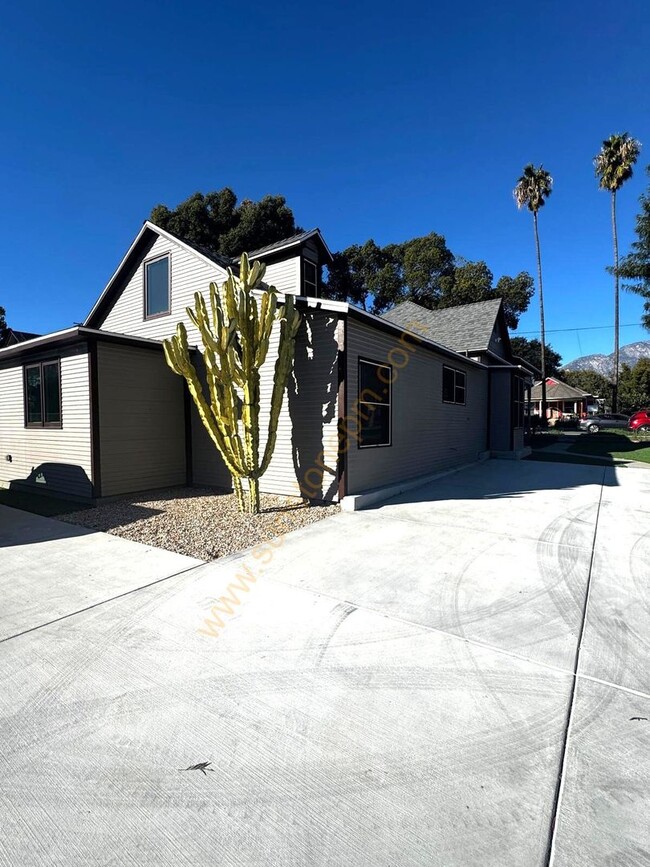 Photo - 696 E 9th St Unit Front House