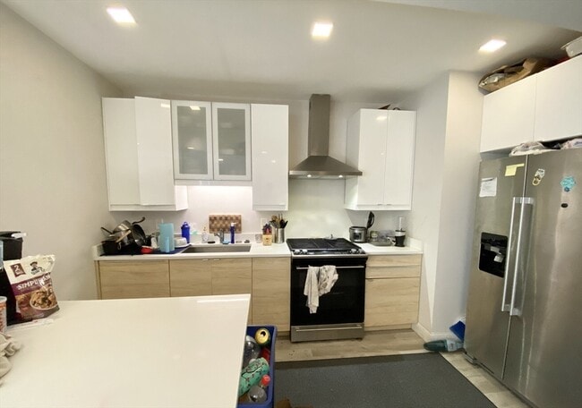 Building Photo - 113 Hillside St Unit 1