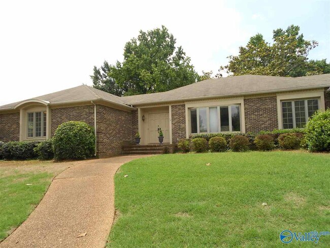 Building Photo - 931 Whiting Dr SE