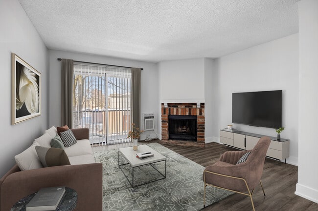 Photo - Lakeside Place Apartments