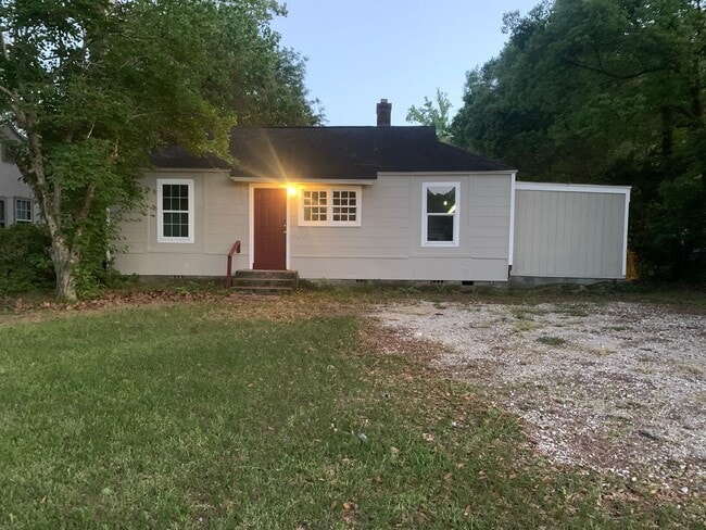 Building Photo - 2 bedroom house in Midtown accross the street from Denton Park!