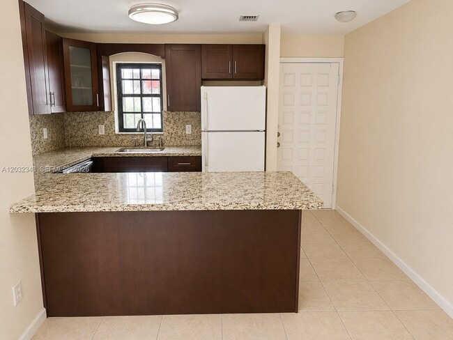 Building Photo - 11789 SW 18th St Unit 2-30