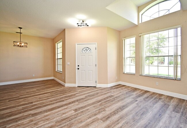 Photo - Lovely Remodeled 4/2 Home