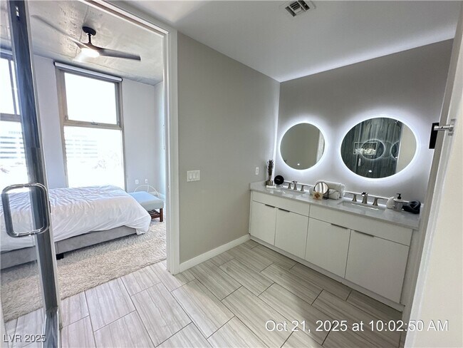 Photo - 353 E Bonneville Ave Unidad 761