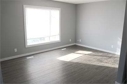 Photo - 541 Wascana St