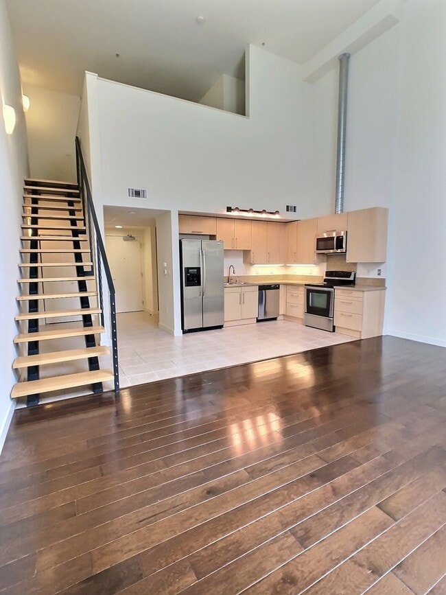 Modern Loft in Historic Plant 51 in Downto... - Modern Loft in Historic Plant 51 in Downto... Unit 2182