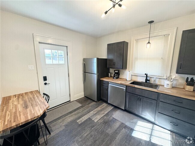 Building Photo - 766 Columbus Pkwy Rental