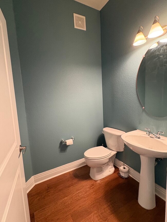 Main floor powder room - 200 Poplar St