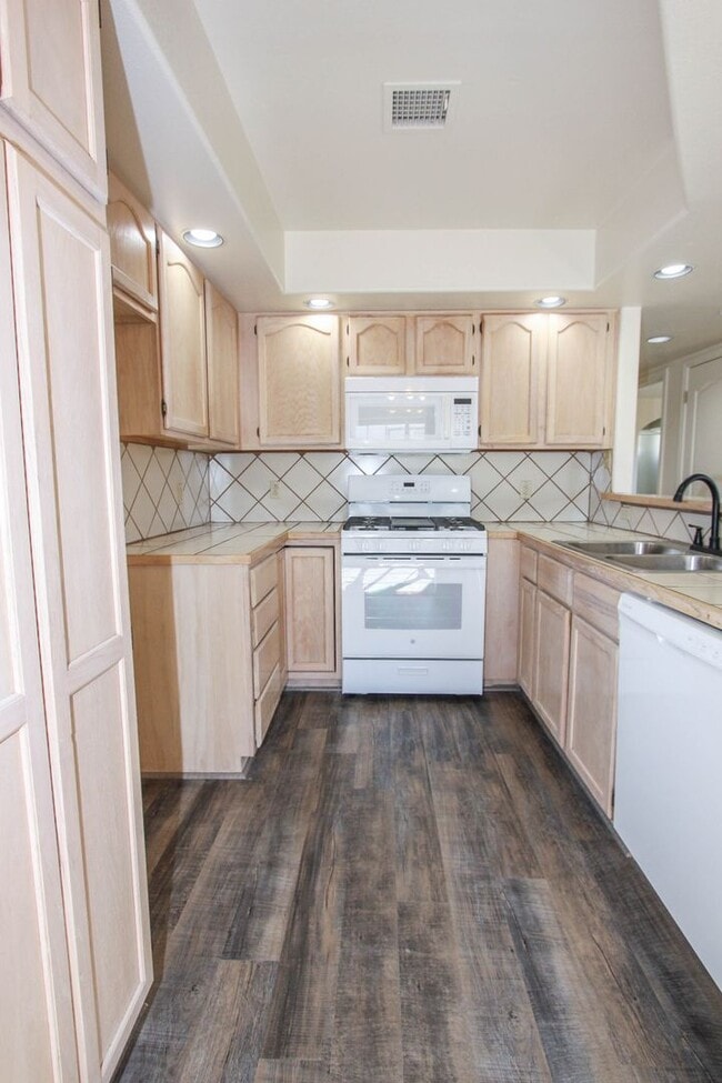 Photo - 3249 N Hedgewood Dr Unit #B