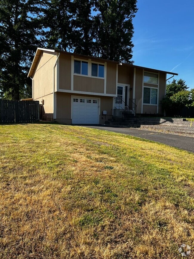 Building Photo - Quiet 3 bedroom, 1.5 bath and 1 car garage... Rental