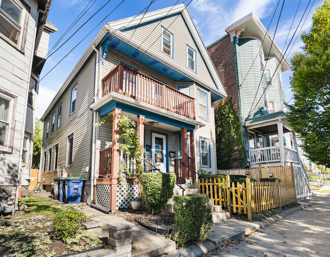 Building Photo - 31 Cameron Ave Unit 2