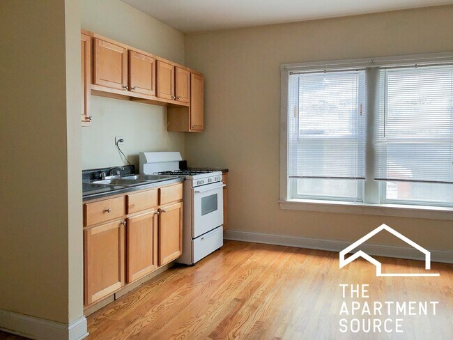 Building Photo - 1827 W Foster Ave Unit 1