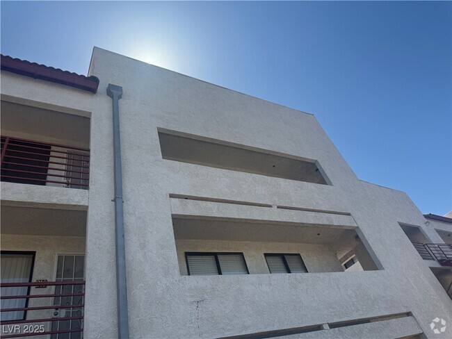 Building Photo - 1381 E University Ave. Unit 312 Rental