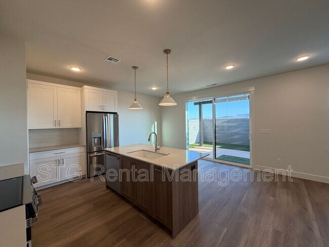 Photo - 614 Hemsworth Ln