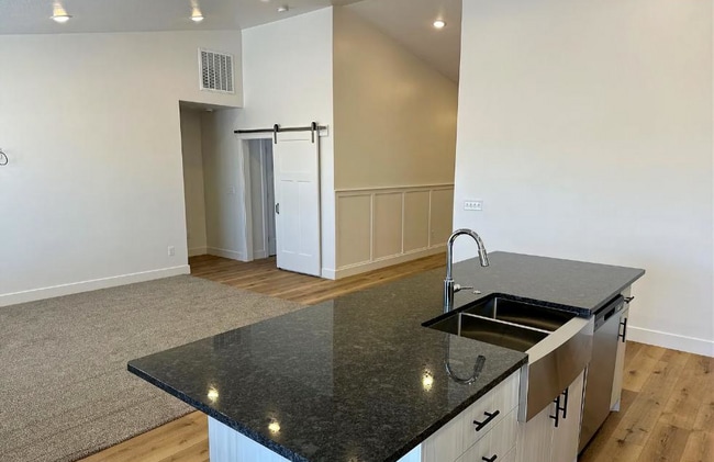 Photo - 523 W 1150 N