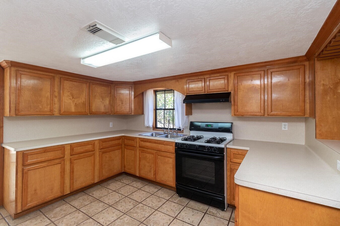Photo - 8004 Mendez St