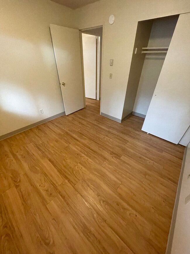 Photo - Adams Court Apartments