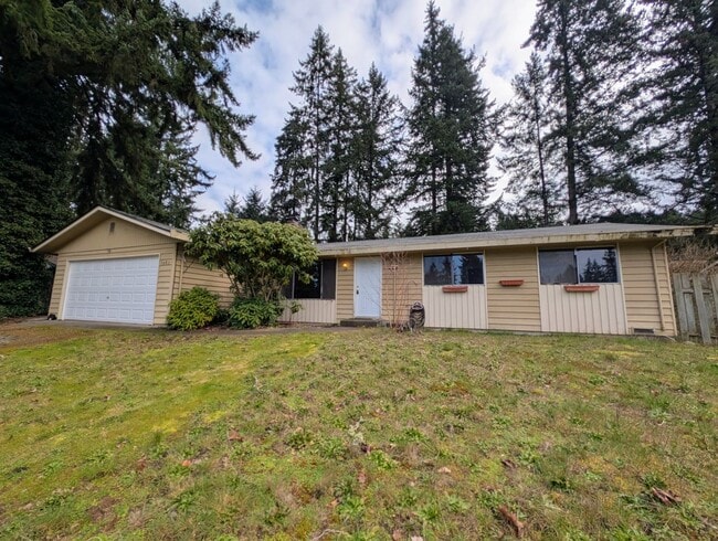 Building Photo - Port Orchard Rambler Available Now! 3 Bedrooms, Bonus Space, & Large Fenced Yard. Pets Okay!