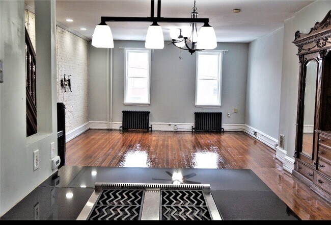 Photo - 618 E Girard Ave