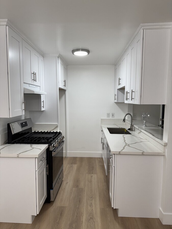 Photo - Covina Plaza Apartments