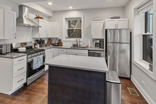 Photo - 856 N Hermitage Ave Unit 1R