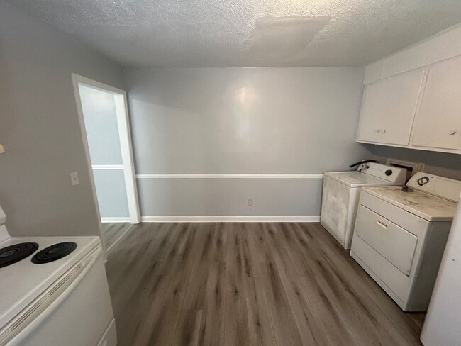 Photo - 715 Montague Rd