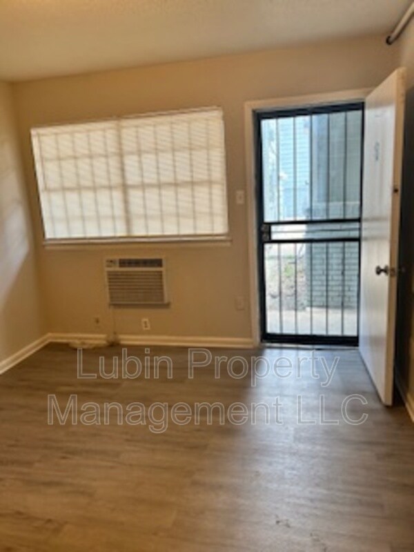 Building Photo - 1429 Court Ave Unit Apt 13