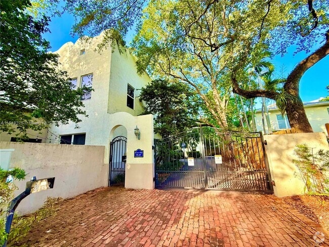 Building Photo - 3071 Center St Rental