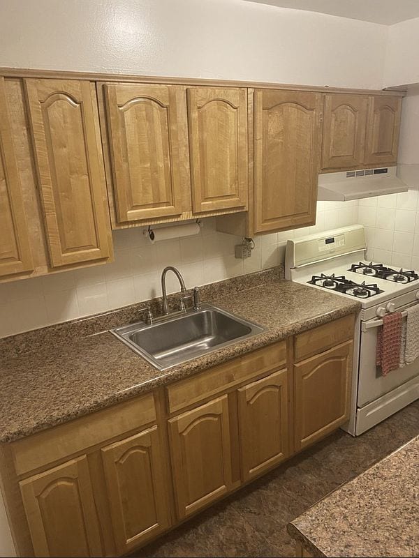 Photo - 2385 Barker Ave