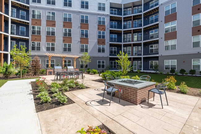 Fire Pit & Courtyard Grill