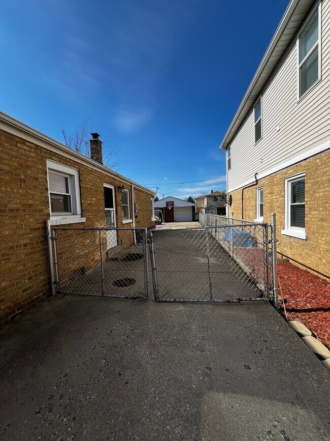 4418 Madison Ave Rental For Rent in Brookfield, IL