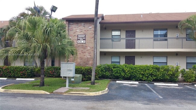 Building Photo - 10007 Winding Lake Rd Unit 102 Rental