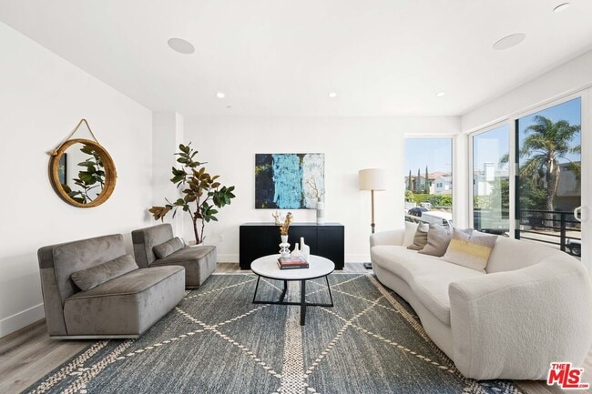 Photo - 2015 1/2-1951 Preuss Rd