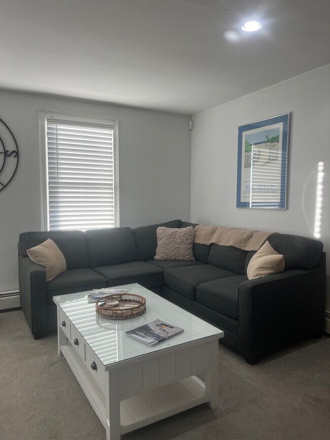 Photo - 404 Thames St Unit 3