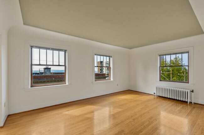 Queen Anne Apartments