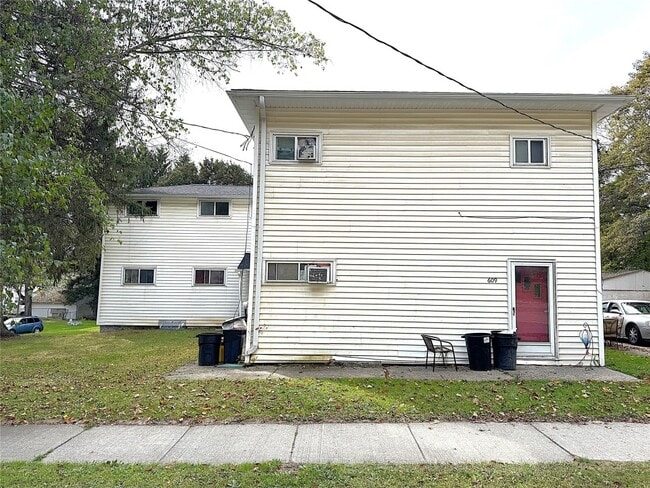 Building Photo - 609 N Nanticoke Ave Unit 3