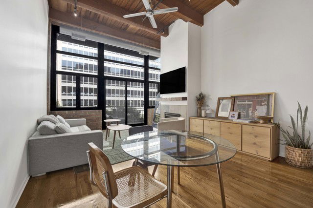 Photo - 525 W Superior St Unidad 322