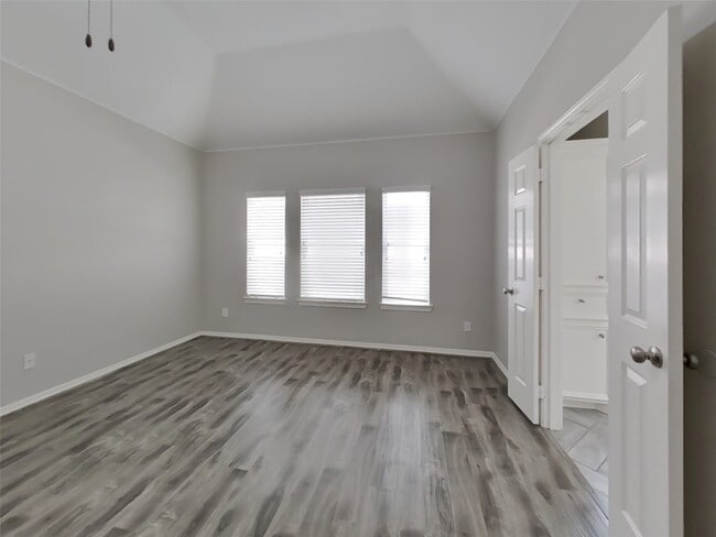 Photo - 6855 Tournament Dr