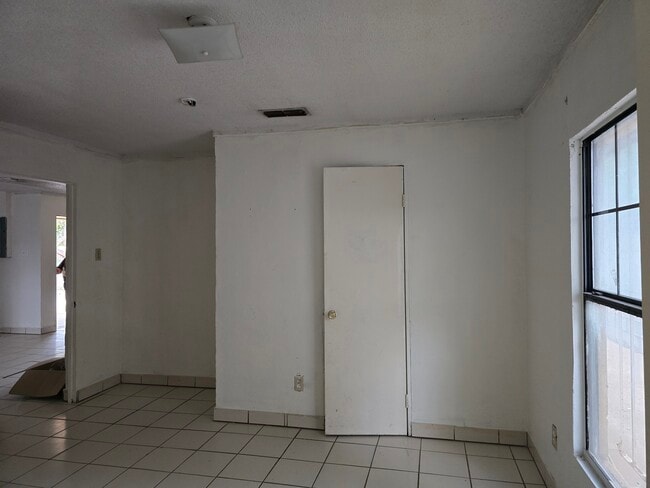 Photo - 2016 S India Ave