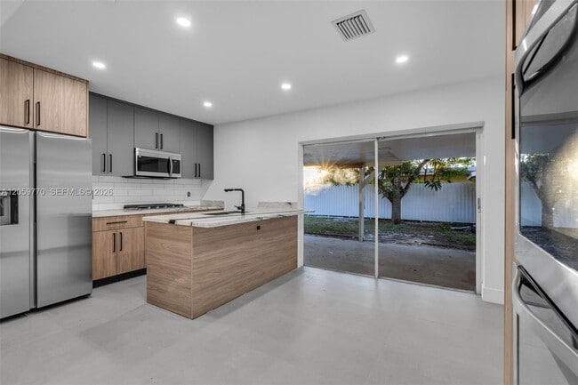 Photo - 730 NW 77th Way