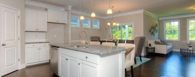 Photo - 758 Latrobe Dr