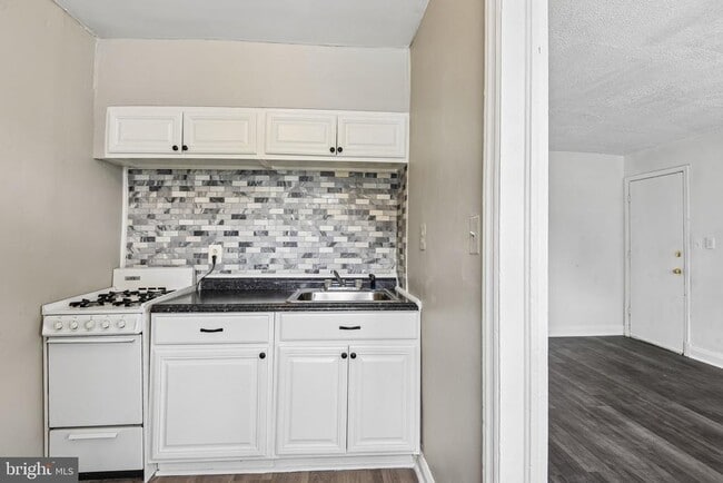 Building Photo - 3312 Dorithan Rd