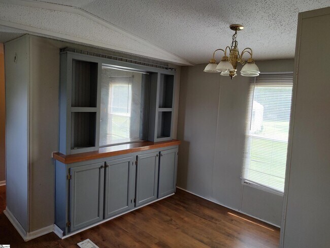 Photo - 8597 Greenpond Rd