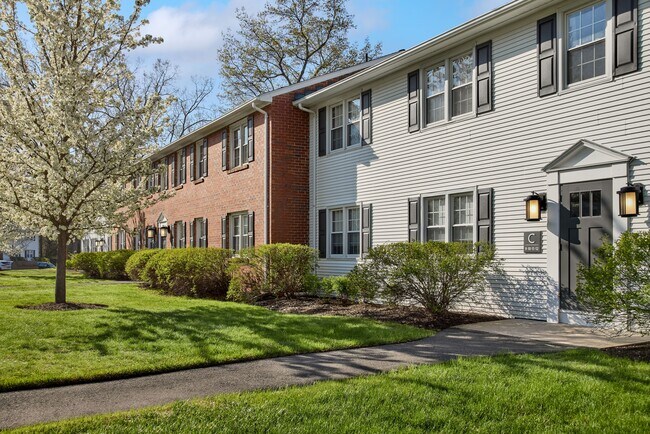Avon Colonial Manor