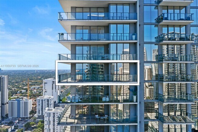 Building Photo - 88 SW 7th St Unit 3101