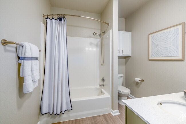 1BR, 1BA - 675SF - Bathroom